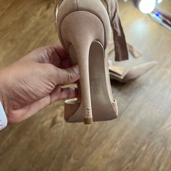 Heels - Picture 3 of 7